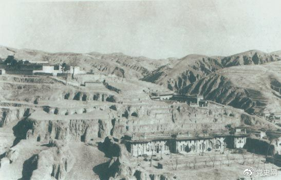 1947年12月25日至28日，中共中央在陜北米脂楊家溝召開擴(kuò)大會議（十二月會議）。圖為會議會址。